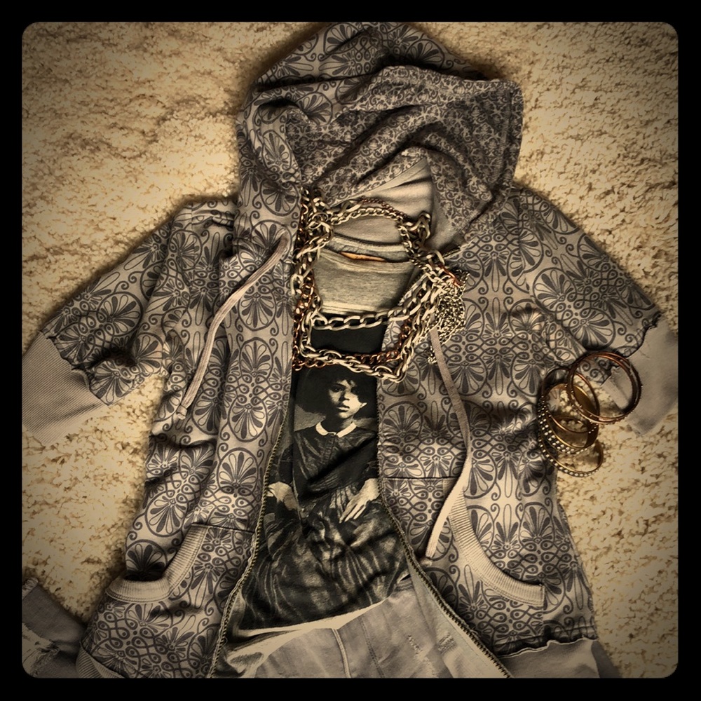 Short sleeve hoodie